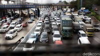 Namun transaksi yang diharapkan dalam berlangsung cepat belum terjadi sehingga kemacetan tetap ada.