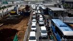 Potret Langganan Macet Akibat Proyek LRT