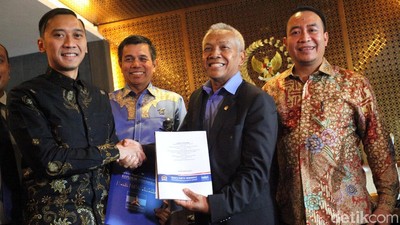 Partai Demokrat Serahkan Berkas Revisi UU Ormas