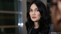 Ia pun berbagi cerita soal Parfi dan ribut-ribut dengan Marcella Zalianty.