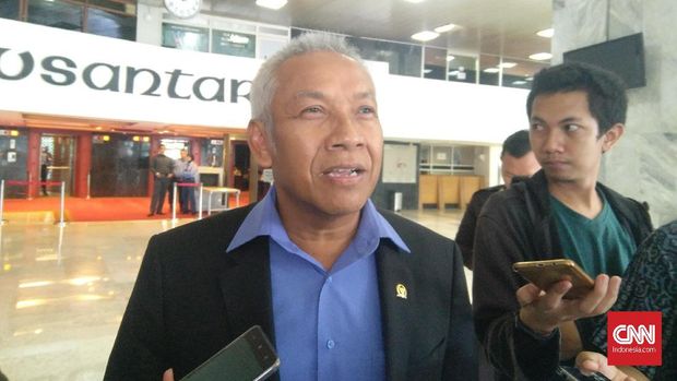 Wakil Ketua DPR Agus Hermanto memimpin rapat pairpurna pengesahan RUU PSDN,