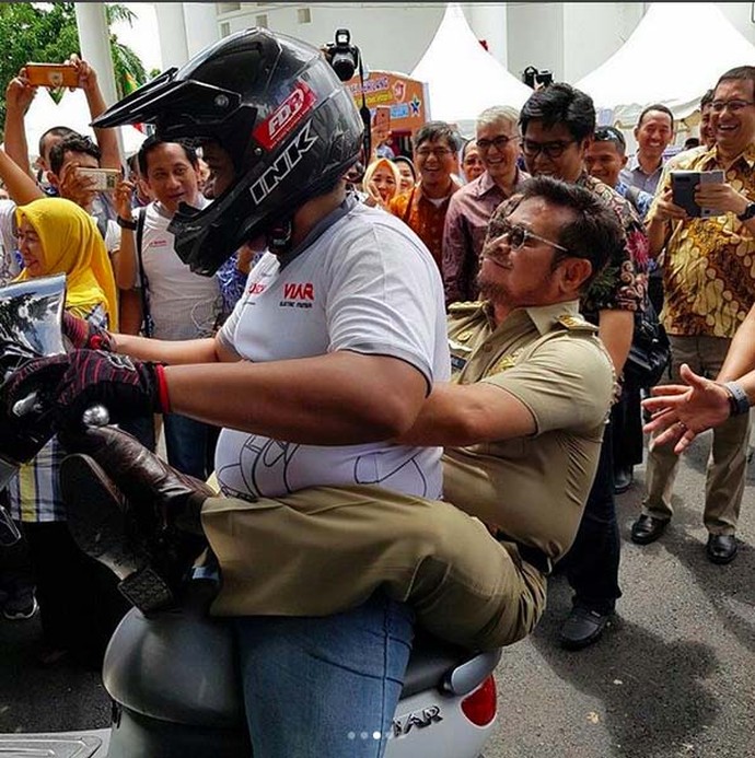 Aksi Freestyle Gubernur Sulsel di Motor  Listrik 