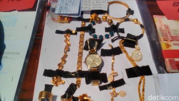 Barang bukti kasus penipuan ponakan palsu Kapolri.