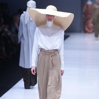 Norma Hauri merilis koleksi baju muslim yang terinspirasi Jacqueline Kennedy di Jakarta Fashion Week 2018, Senayan City, Jakarta, Senin (23/10/2017). Foto: Mohamamd Abdhu/Wolipop