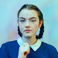 Seorang fotografer wanita bernama Evija Laivina mencoba mengumpulkan alat-alat kecantikan aneh yang ditemuinya di eBay. Kebanyakan produk yang berasal dari China tersebut menjanjikan fitur wajah yang lebih menarik hanya dengan memakainya saja dalam beberapa saat secara berkala. Seri foto yang dinamakan Beauty Warriors tersebut pun mendapat penghargaan LensCulture Portrait Awards 2011. Foto: Evija Laivina