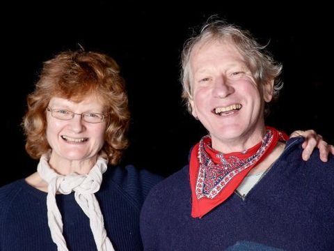 Cinta Tak Direstui dan Terpisah 40 Tahun, Pasangan Ini Akhirnya Menikah