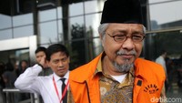 Gubernur nonaktif Sulawesi Tenggara itu diperiksa terkait kasus dugaan suap penyalahgunaan kewenangan dalam persetujuan dan penerbitan izin usaha pertambangan (IUP) di wilayah Sulawesi Tenggara pada 2008-2014.