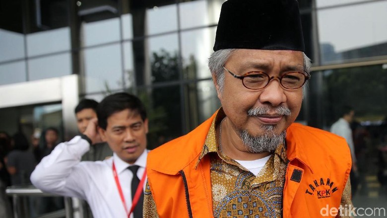 Nur Alam Jalani Sidang Perdana Hari Ini Nur Alam Jalani Sidang Perdana Hari Ini