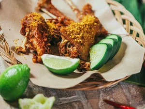 Awang Kitchen: Mencicip Ayam Kremes dan Bakso Rasa New York Buatan Awang