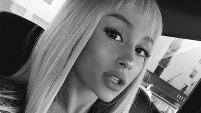 Foto: Gaya Baru Ariana Grande, Berponi dan Tak Lagi Dikuncir