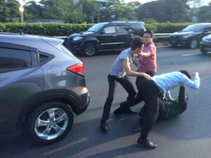 Polisi Telusuri Insiden Adu Jotos karena Saling Salip di Tol
