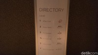 Dari lobby, wartawan diminta naik menggunakan lift ke lantai 2.