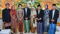 Pada prosesi lamaran tersebut turut hadir Wapres Jusuf Kalla. (Dok. Instagram/tityhatta)