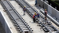 Petugas terus memasang rel MRT Lebak Bulus-Bundaran HI.