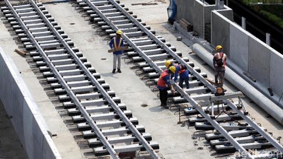 Foto: Pemasangan Rel MRT Terus Dikebut