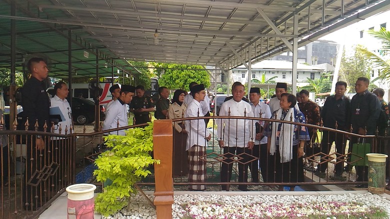 Ke Ponpes Al-Hikam, Menhan Ziarah ke Makam KH Hasyim Muzadi Ke Ponpes Al-Hikam, Menhan Ziarah ke Makam KH Hasyim Muzadi
