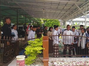 Ke Ponpes Al-Hikam, Menhan Ziarah ke Makam KH Hasyim Muzadi