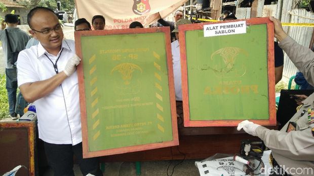 Polisi Ungkap Pabrik Pupuk Palsu Beromzet Ratusan Juta di Bekasi