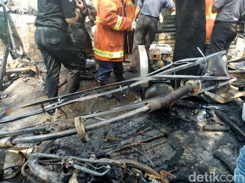 Empat motor hangus terbakar/