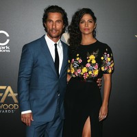 Berada di lingkaran komunitas industri hiburan yang akhirnya mempertemukan Camila dengan belahan jiwanya, aktor Matthew McConaughey, pada 2006 Foto: Getty Images