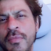 Dijuluki King of Bollywood atau King Khan, aktor kelahiran 1965 ini telah tampil dalam lebih dari 80 film Bollywood dan meraih sejumlah penghargaan. Foto: Instagram