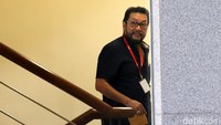 Yorrys mengaku masih belum tahu-menahu perihal apa yang membuatnya dipanggil oleh KPK. Ia menyatakan sama sekali tidak pernah membahas apapun dengan Markus terkait proyek e-KTP.