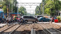 Perlintasan ini adalah salah satu dari 14 perlintasan sebidang yang direncanakan untuk ditutup.