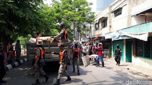 Eksekusi 5 persil di Jalan Simpang Dukuh/
