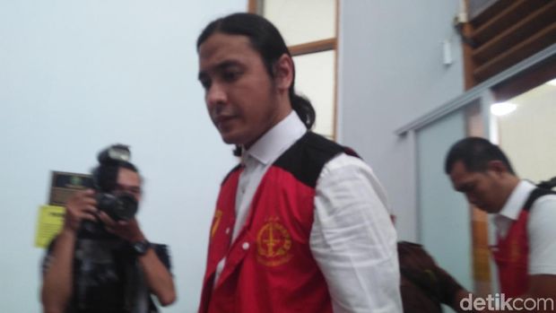 Ello menjalani sidang perdana di PN Jaksel, Selasa (31/10/2017)