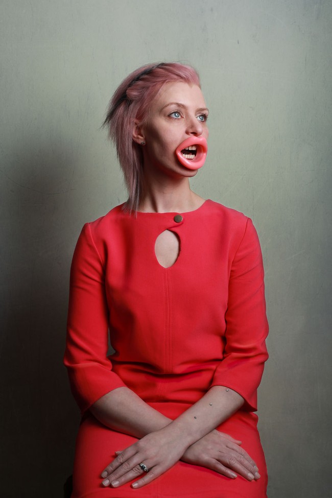 Produk ini diciptakan untuk membuat wajah jadi lebih tirus. Alat ini punya tampilan yang menakutkan dan tampaknya akan bikin mulut Anda pegal. Foto: Evija Laivina