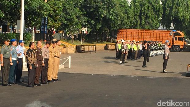 Pembubaran Operasi Mantap Praja karena Pilkada Jakarta telah ada gubernur dan wakil gubernur yang terpilih