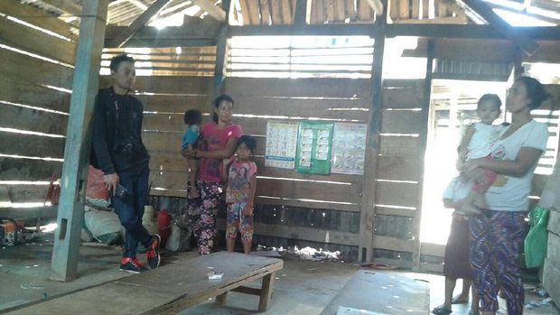 Sekolah di Gubuk Kayu, Siswa SD di Sinjai Tetap Semangat Belajar