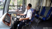 Rute uji coba dimulai dari Botani Square Bogor melintas di Jalan Tol Jagorawi, Komdak, Polda Metro Jaya, Gelora Bung Karno, Bundaran Senayan, FX Sudirman, dan berakhir di Plaza Senayan. Untuk rute kepulangan, mulai dari Plaza Senayan melewati Bundaran Senayan, FX Sudirman, Gelora Bung Karno, Semanggi, masuk ke jalan tol dalam kota, dan berakhir di Botani Square Bogor.