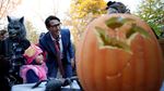 Gaya PM Kanada Trudeau Berkostum Clark Kent Saat Halloween