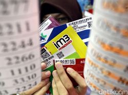 Penjual SIM Card Pajang Cara Registrasi Kartu Prabayar