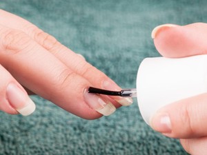 Kreatif! Cerita Bocah 10 Tahun Bikin Hiasan Kuku Palsu Sendiri