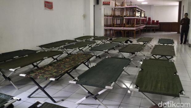 Tempat tidur tambahan di Asrama Haji Donohudan