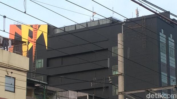 Hotel Alexis yang kini plang namanya sudah dicopot