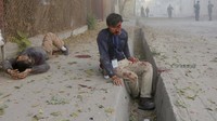Ini merupakan serangan pertama yang menyasar zona hijau Kabul sejak bom truk besar terjadi di area tersebut pada tanggal 31 Mei dan membunuh serta melukai ratusan orang. ISIS mengklaim bertanggungjawab atas insiden yang terjadi hari ini. Omar Sobhani/REUTERS.