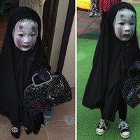 Tahun lalu Momo jadi viral karena berdandan ala hantu Spirited Away, No-face. Foto: Dok. Facebook