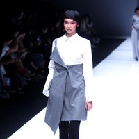 Koleksi terbaru dari Hunting Fields dengan sentuhan alam dan di hadirkan kedalam sentuhan pleats dan cutting di Jakarta Fashion Week 2018, Senayan City, Jakarta, Selasa (24/10/2017). Foto: Mohammad Abduh/Wolipop