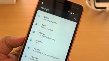 Adapun sistem operasinya Android Nougat yang nantinya bisa upgrade ke Android Oreo. Lengkap dengan asisten digital Google Assistant. Foto: Android Central