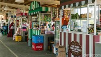 Kantin-kantin kecil juga difasilitasi bagi para pengunjung.