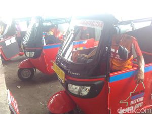 Lebih Praktis dan Murah, Warga Blitar Akrab dengan Bajaj Angling
