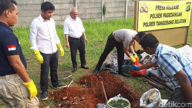 Petasan dimusnahkan dengan disiram dan dikubur dalam tanah