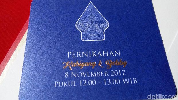 Unboxing Undangan Pernikahan Kahiyang, Apa Saja Isinya?