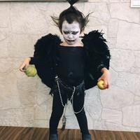 Kenalkan gadis kecil ini bernama Momo Lu, murid TK asal Taiwan yang selalu punya kejutan di setiap Halloween. Tahun lalu, kostum Momo jadi viral lantaran ia memilih jadi hantu No Face dari film animasi Spirited Away. Kostum itu pun sukses membuat teman-temannya menangis dan ketakutan. Halloween tahun ini, Momo kembali dengan kostum yang tidak biasa. Foto: Dok. Facebook