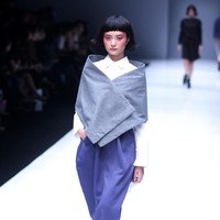 Koleksi terbaru dari Hunting Fields dengan sentuhan alam dan di hadirkan kedalam sentuhan pleats dan cutting di Jakarta Fashion Week 2018, Senayan City, Jakarta, Selasa (24/10/2017). Foto: Mohammad Abduh/Wolipop
