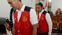 Hingga usai persidangan tak ada kata yang terlontar dari mulut kekasih Aurelie Moeremans itu. Pool/Ismail/detikFoto.