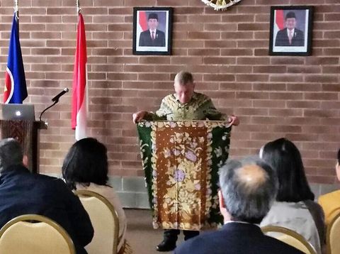 Batik Mega Mendung Jadi Favorit Masyarakat Chicago